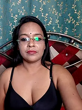 Snapshot of hornyrosy321 chatting on 04/18/26, 07:58 hornyrosy321 online show from 04/18/26, 07:58