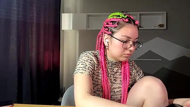 Snapshot of KlairRoms chatting on 03/16/26, 08:07 KlairRoms online show from 03/16/26, 08:07