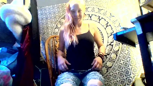 Snapshot of Ambionce chatting on 05/14/26, 12:01 Ambionce online show from 05/14/26, 12:01