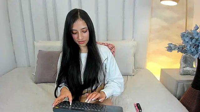 Snapshot of juli_carther chatting on 04/20/26, 12:30 juli carther online show from 04/20/26, 12:30