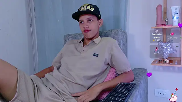 Snapshot of Noirvynn chatting on 04/01/26, 11:46 Noirvynn online show from 04/01/26, 11:46