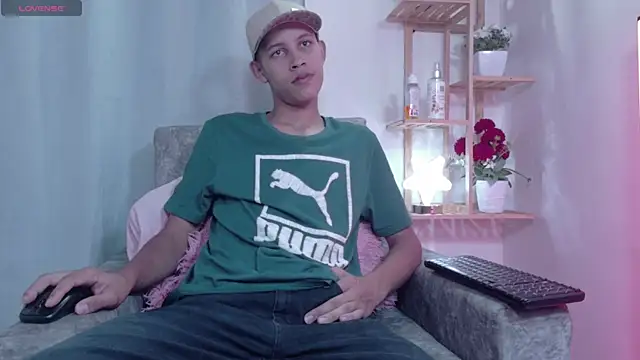 Snapshot of Noirvynn chatting on 04/20/26, 11:17 Noirvynn online show from 04/20/26, 11:17