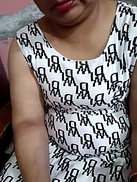 Snapshot of Gujju_bhabhi69 chatting on 04/18/26, 11:14 Gujju bhabhi69 online show from 04/18/26, 11:14