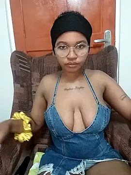 Snapshot of Hotsexyberry222 chatting on 04/01/26, 06:49 Hotsexyberry222 online show from 04/01/26, 06:49