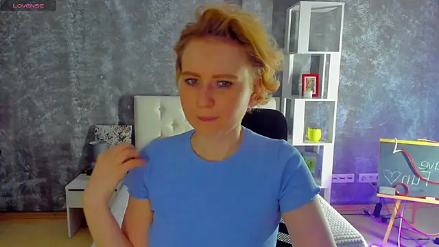 Snapshot of Shiny_Liss chatting on 05/12/26, 01:36 Shiny Liss online show from 05/12/26, 01:36