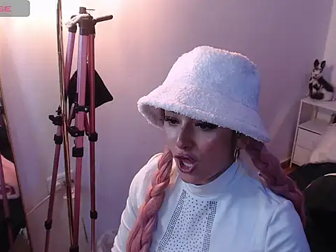 Snapshot of trinitych_ chatting on 03/25/26, 06:41 trinitych online show from 03/25/26, 06:41