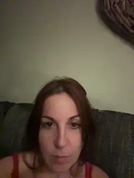 Snapshot of petitehotwife4u chatting on 05/18/26, 08:58 petitehotwife4u online show from 05/18/26, 08:58