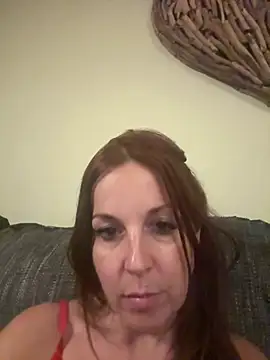 Snapshot of petitehotwife4u chatting on 07/04/26, 08:48 petitehotwife4u online show from 07/04/26, 08:48