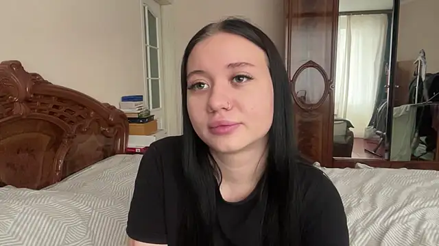 Snapshot of Sofi_Funny chatting on 04/14/26, 03:45 Sofi Funny online show from 04/14/26, 03:45