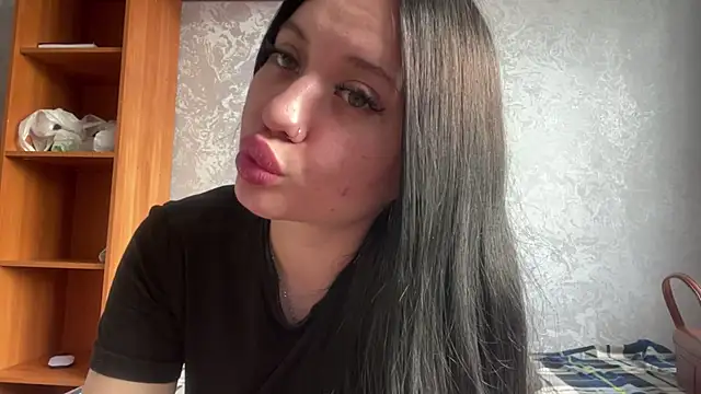Snapshot of Sofi_Funny chatting on 04/27/26, 12:52 Sofi Funny online show from 04/27/26, 12:52
