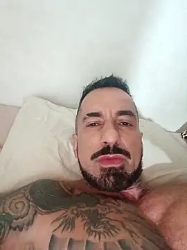 Snapshot of muscle_model33 chatting on 03/20/26, 02:16 muscle model33 online show from 03/20/26, 02:16