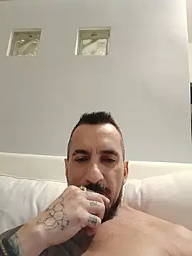 Snapshot of muscle_model33 chatting on 05/28/26, 12:19 muscle model33 online show from 05/28/26, 12:19