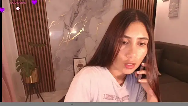 Snapshot of LucyBecker chatting on 04/01/26, 12:33 LucyBecker online show from 04/01/26, 12:33