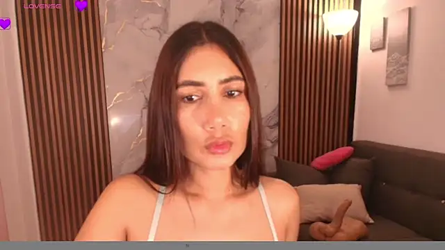 Snapshot of LucyBecker chatting on 04/01/26, 06:05 LucyBecker online show from 04/01/26, 06:05