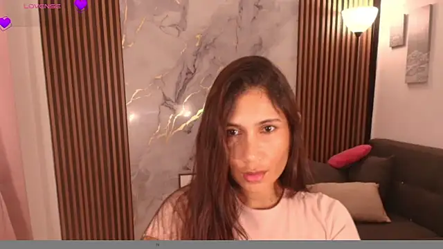 Snapshot of LucyBecker chatting on 04/09/26, 10:37 LucyBecker online show from 04/09/26, 10:37