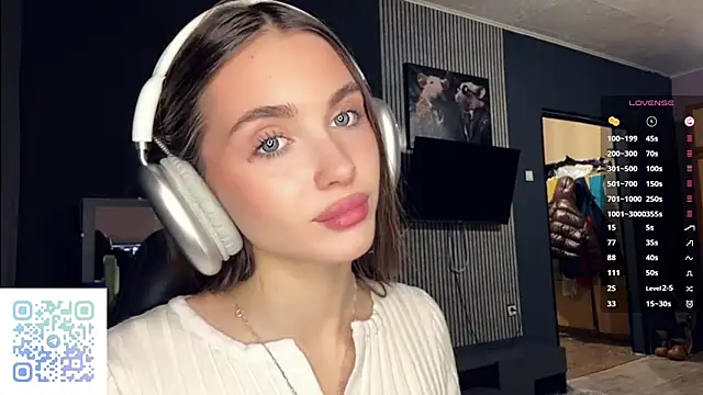 Veluxe online show from 03/22/26, 03:59