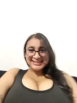 Snapshot of Mia_skyy18 chatting on 04/16/26, 11:18 Mia skyy18 online show from 04/16/26, 11:18