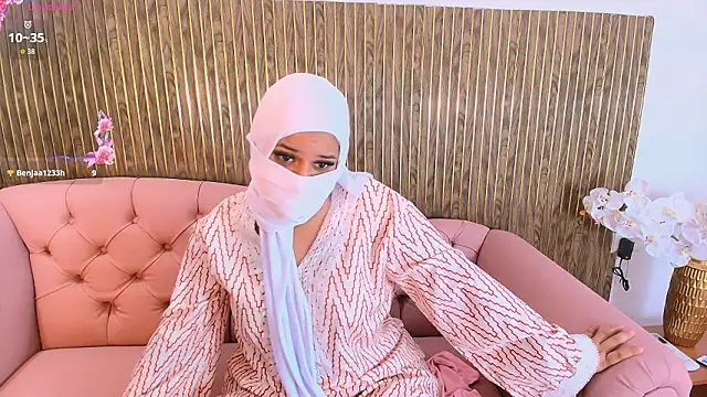 Snapshot of Aminaa_Kaarim chatting on 03/16/26, 06:34 Aminaa Kaarim online show from 03/16/26, 06:34