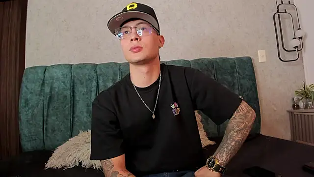 Santii Twink online show from 03/18/26, 05:32