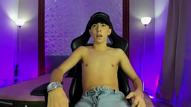 Snapshot of Michaell_twinkk_ chatting on 03/15/26, 04:40 Michaell twinkk online show from 03/15/26, 04:40