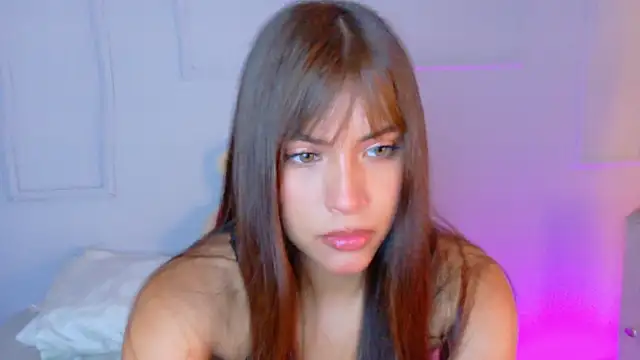 Snapshot of HelenaFoumier chatting on 04/18/26, 01:09 HelenaFoumier online show from 04/18/26, 01:09