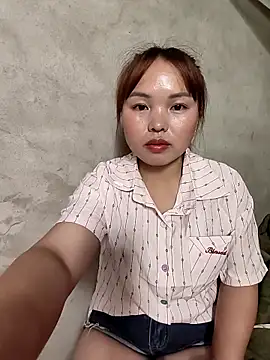 Snapshot of Mina_xYx chatting on 04/02/26, 02:47 Mina xYx online show from 04/02/26, 02:47