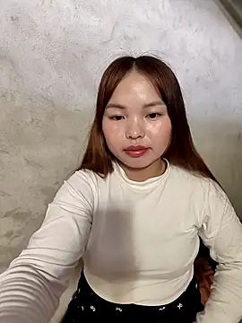 Snapshot of Mina_xYx chatting on 04/06/26, 12:19 Mina xYx online show from 04/06/26, 12:19
