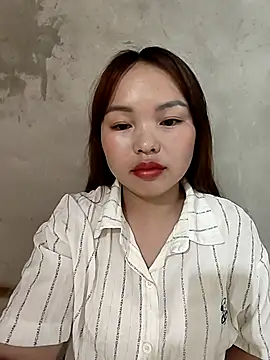 Snapshot of Mina_xYx chatting on 04/19/26, 02:00 Mina xYx online show from 04/19/26, 02:00