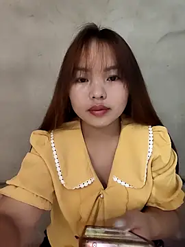 Snapshot of Mina_xYx chatting on 04/21/26, 02:04 Mina xYx online show from 04/21/26, 02:04