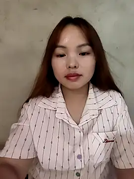 Snapshot of Mina_xYx chatting on 04/21/26, 02:56 Mina xYx online show from 04/21/26, 02:56