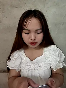 Snapshot of Mina_xYx chatting on 04/25/26, 02:03 Mina xYx online show from 04/25/26, 02:03