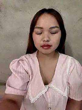 Snapshot of Mina_xYx chatting on 04/26/26, 04:43 Mina xYx online show from 04/26/26, 04:43