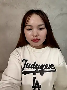 Snapshot of Mina_xYx chatting on 04/27/26, 04:54 Mina xYx online show from 04/27/26, 04:54