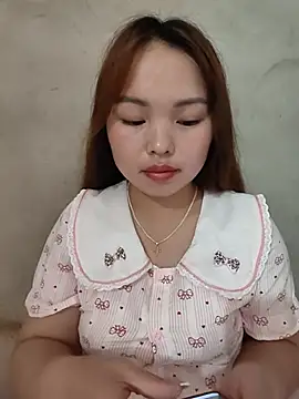 Snapshot of Mina_xYx chatting on 06/02/26, 04:03 Mina xYx online show from 06/02/26, 04:03
