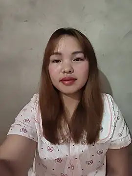 Snapshot of Mina_xYx chatting on 06/07/26, 01:32 Mina xYx online show from 06/07/26, 01:32