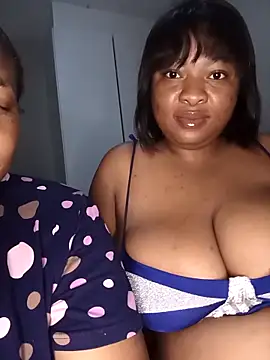 Snapshot of BeverlyQueen15 chatting on 03/25/26, 02:50 BeverlyQueen15 online show from 03/25/26, 02:50