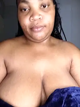 Snapshot of BeverlyQueen15 chatting on 04/14/26, 09:32 BeverlyQueen15 online show from 04/14/26, 09:32