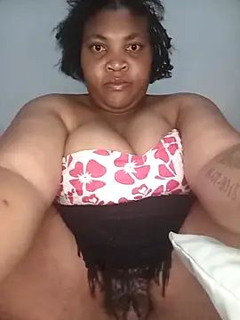 Snapshot of BeverlyQueen15 chatting on 04/27/26, 10:41 BeverlyQueen15 online show from 04/27/26, 10:41