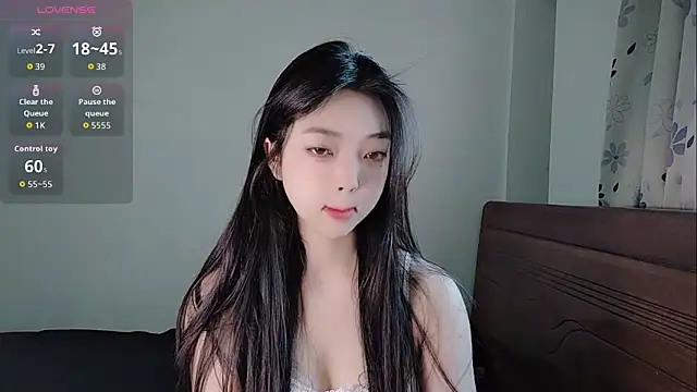 Snapshot of oblakitty_ chatting on 04/09/26, 12:43 oblakitty online show from 04/09/26, 12:43