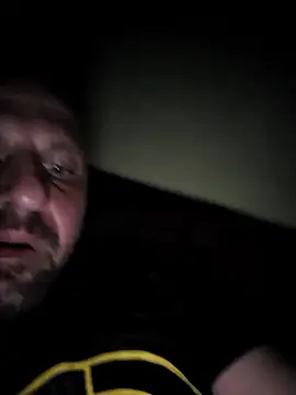 Snapshot of skizzoboy6 chatting on 03/23/26, 04:05 skizzoboy6 online show from 03/23/26, 04:05