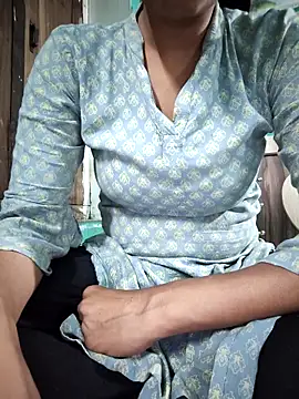 Snapshot of model_seela chatting on 04/10/26, 07:35 model seela online show from 04/10/26, 07:35