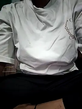 Snapshot of model_seela chatting on 04/15/26, 01:01 model seela online show from 04/15/26, 01:01