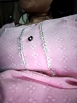 Snapshot of model_seela chatting on 04/24/26, 04:42 model seela online show from 04/24/26, 04:42