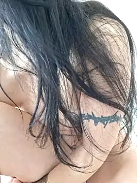 Snapshot of missbrowneyes_82 chatting on 04/10/26, 07:02 missbrowneyes 82 online show from 04/10/26, 07:02