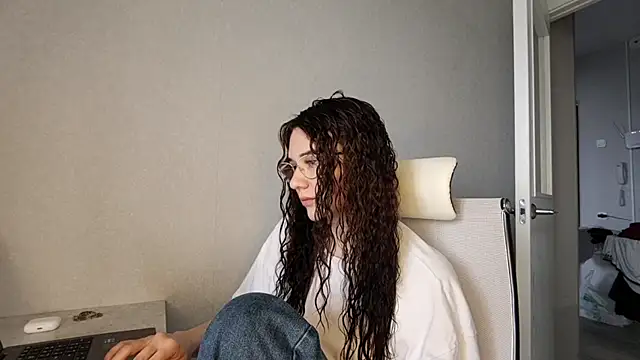 Snapshot of LaritaTocchio chatting on 04/17/26, 06:05 LaritaTocchio online show from 04/17/26, 06:05