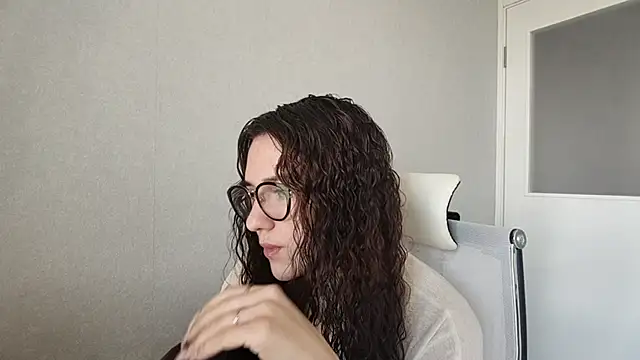 Snapshot of LaritaTocchio chatting on 04/28/26, 06:07 LaritaTocchio online show from 04/28/26, 06:07