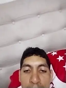 Snapshot of lucaspor12 chatting on 04/23/26, 05:30 lucaspor12 online show from 04/23/26, 05:30