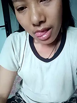 Snapshot of Leiley_98 chatting on 04/17/26, 01:19 Leiley 98 online show from 04/17/26, 01:19