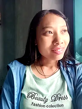 Snapshot of Leiley_98 chatting on 04/19/26, 01:05 Leiley 98 online show from 04/19/26, 01:05