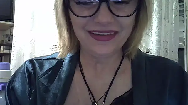 Snapshot of Lia_Rayss chatting on 04/24/26, 08:22 Lia Rayss online show from 04/24/26, 08:22